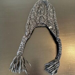 The North Face Womens Cable Knit Trapper Hat Gray Beanie Earflap Braided Tassels